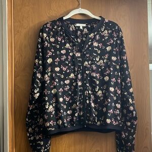 Size medium long sleeve zip up blouse